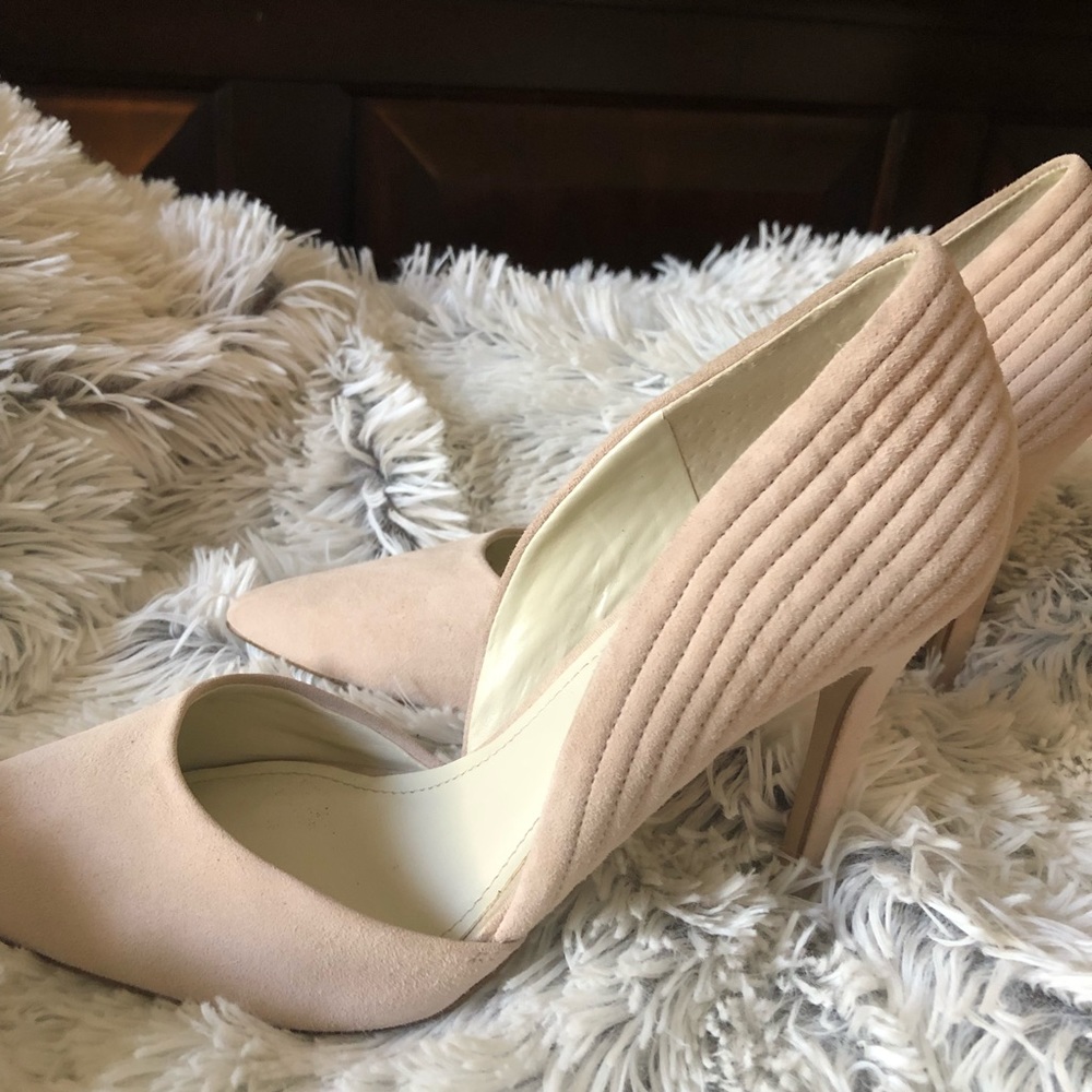 Beautiful Suede Heels 👠 - Picture 2 of 7